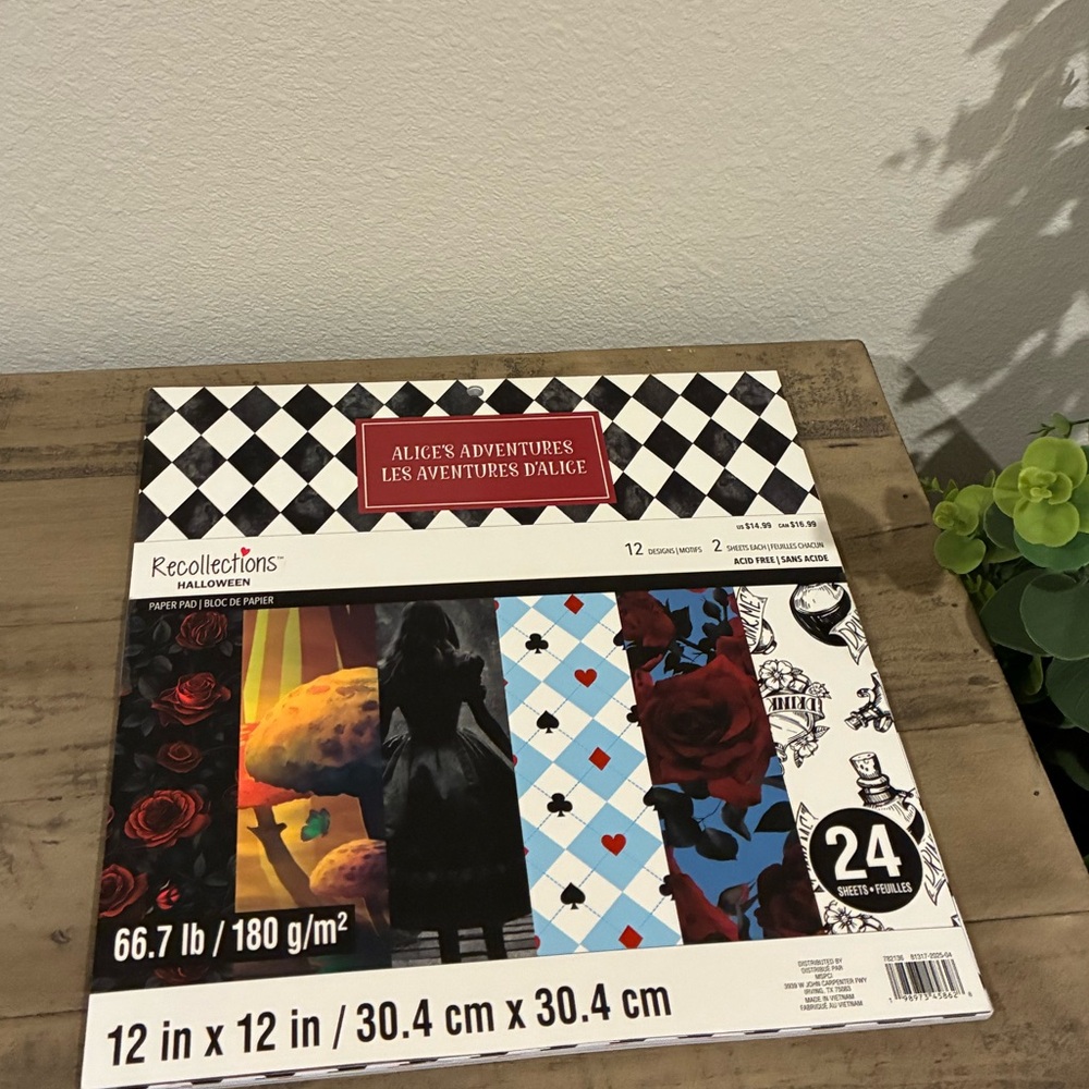 Alice's Adventures Paper Pad of 24 Sheets. - Picture 2 of 7